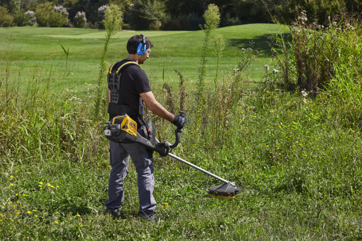 STIGA benzinmotoros bozótvágó BC 760 B (fordulat- és üzemóra számlálóval)