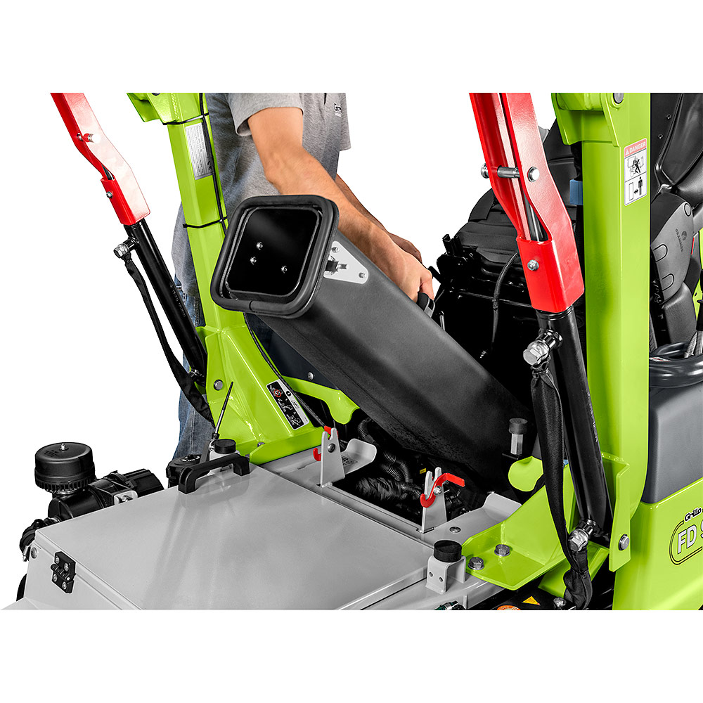 GRILLO magas ürítésű frontkaszás fűnyíró traktor FD 900 4WD ( Vágóasztallal ) - Image 3